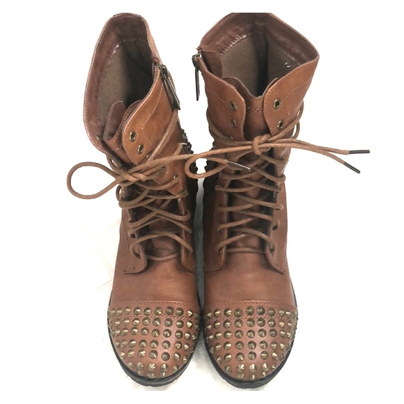 Breckelle’s boots - Picture 1 of 3